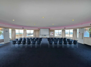 Leonardo Hotel IJmuiden Seaport Beach