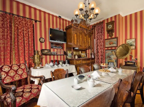 Friends Rooms on Vosstaniya