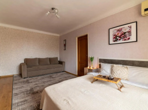 Bon voyage  на улице Братьев Нурбагандовых