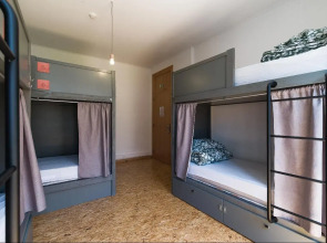 Хостел WOT Patio Social