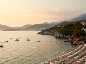 Maestral Resort & Casino