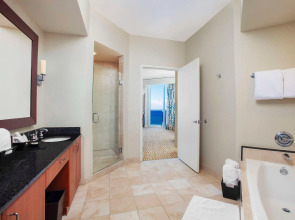 Trump International Beach Resort