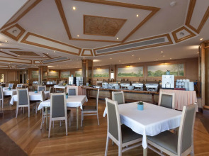 Carcavelos Beach Hotel