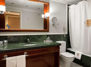 Catalonia Las Cortes Hotel