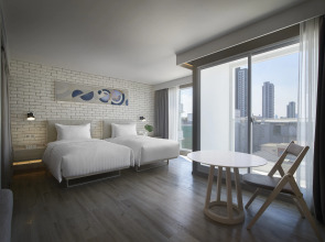 Shama Yen-Akat Bangkok