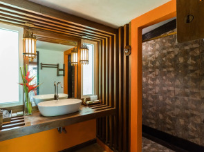 Home Phutoey River Kwai Hotspring & Nature Resort