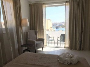 Two Pillows Boutique Hostel