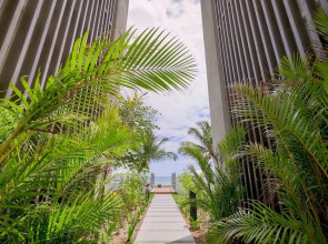 Les Estivales Beachfront Suites & Penthouses with LOV