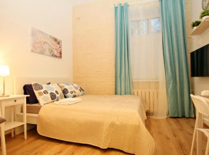 Tverskaya Street (Тверская Стрит) на улице Нижняя 5