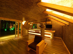 Manaspark Deluxe Hotel