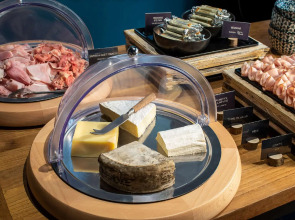 Kaijoo Hotel by HappyCulture