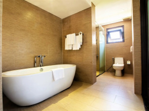 Sandy Beach Non Nuoc Resort