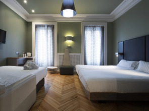 Petit Palace Lealtad Plaza