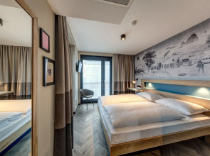 Schulz Hotel Berlin Wall at the East Side Gallery