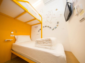 SleepBox Hotel - Ximen