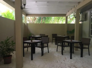 Отель Ithaa Inn Kamadhoo
