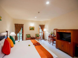 Phuket Leelavadee Hua Ting Resort