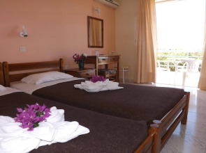 Leonidas Hotel and Studios