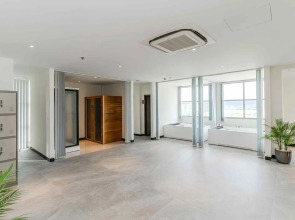 Sea Breeze Hotel & Villa