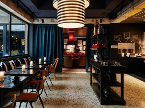 hotel friends Dusseldorf Downtown