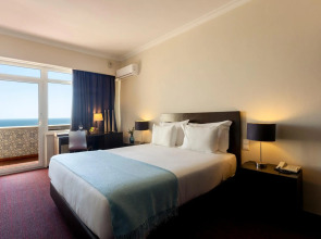 Carcavelos Beach Hotel