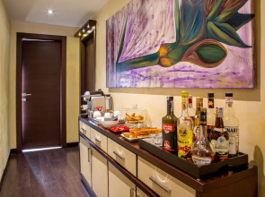 Les Fleurs Luxury House