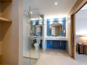 Отель Journeyhub Phuket Patong