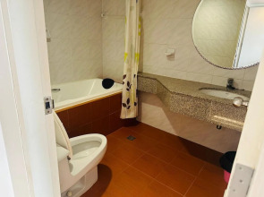 Апартаменты Omni Tower Direct Rooms Sukhumvit Soi 4