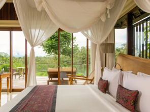 Курорт Komaneka at Tanggayuda