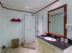 P. P. Erawan Palms Resort