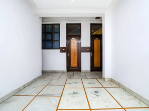 OYO 29389 Delhi Empire