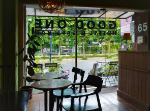 Good One Poshtel & Café Bar