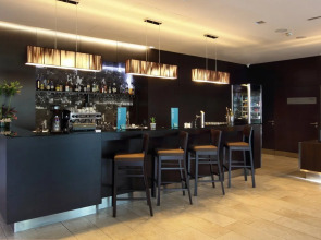 Отель Occidental Praha Five