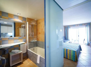 Occidental Cala Vinas