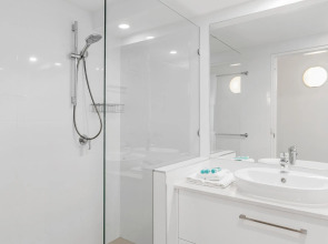 84 The Spit Holiday Apartments