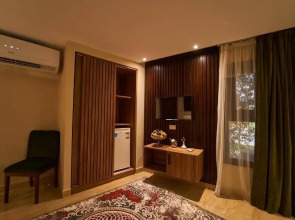 New Pyramid Front Hotel