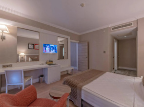 Port River Hotel & Spa