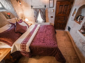 Zeus Cave Suites