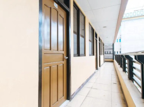 RedDoorz @ Arzo Hotel Grand Lodge