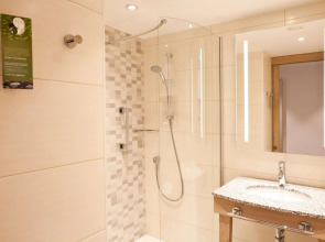 Hampton by Hilton Berlin City East Side Gallery