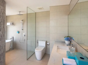 A La Carte Ha Long Bay Residence