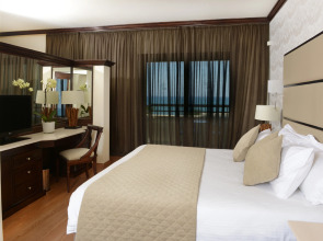 Palm Beach Hotel & Bungalows