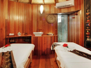 Nika Island Resort & Spa