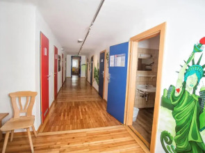 Yoho International Youth Hostel