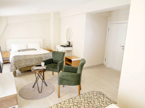 The Corner Inn Hotels By Suit