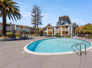 Good Nite Inn - Redwood City