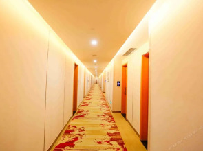 Chonpines Hotels·Caoqiao Metro Station