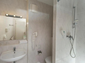 Good Morning + Berlin City East