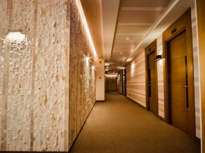 Амери Плаза