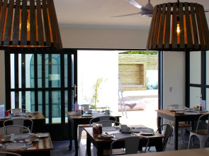 Whale Rock Luxury Lodge